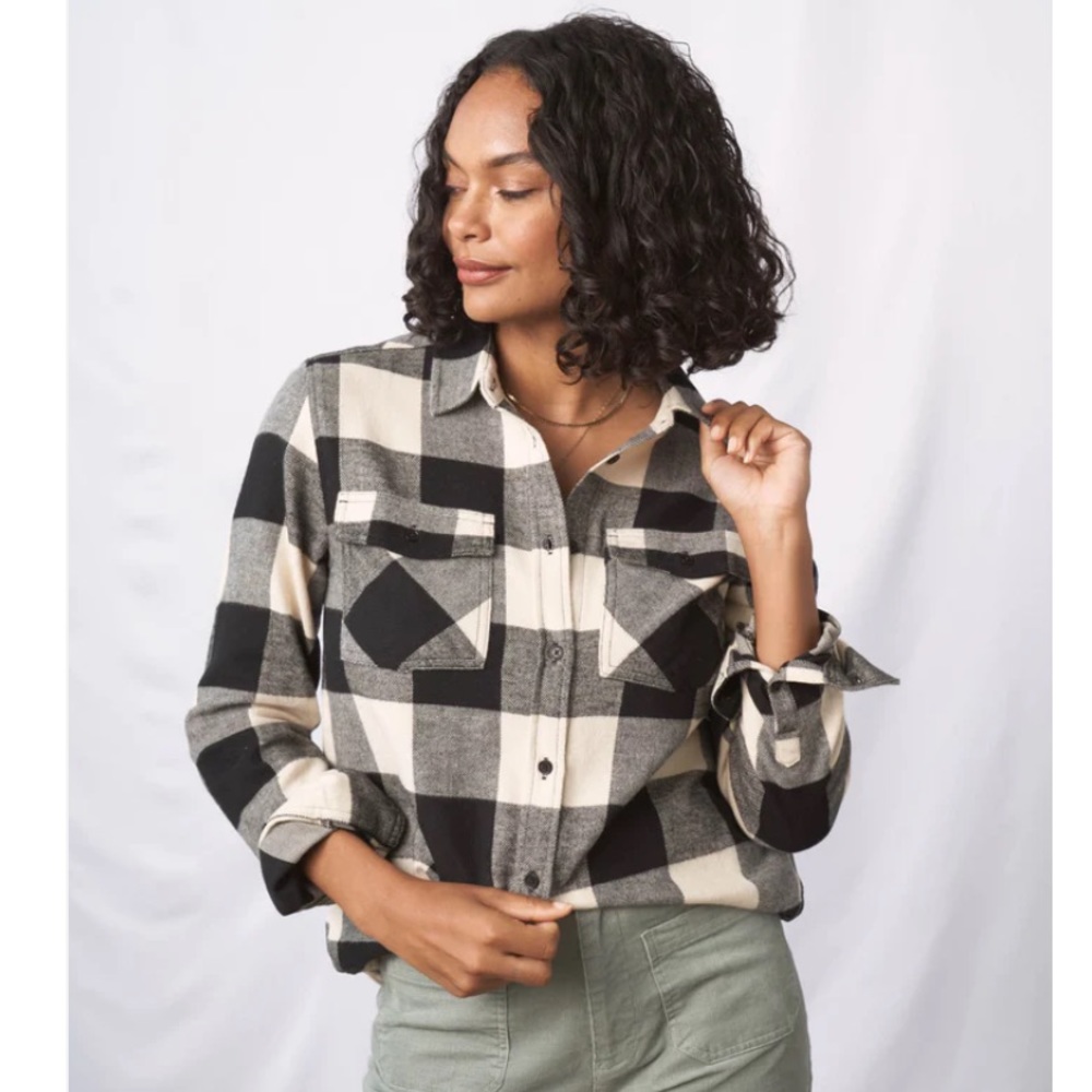 SUPER CUTE United by Blue black and white flannel size small worn once